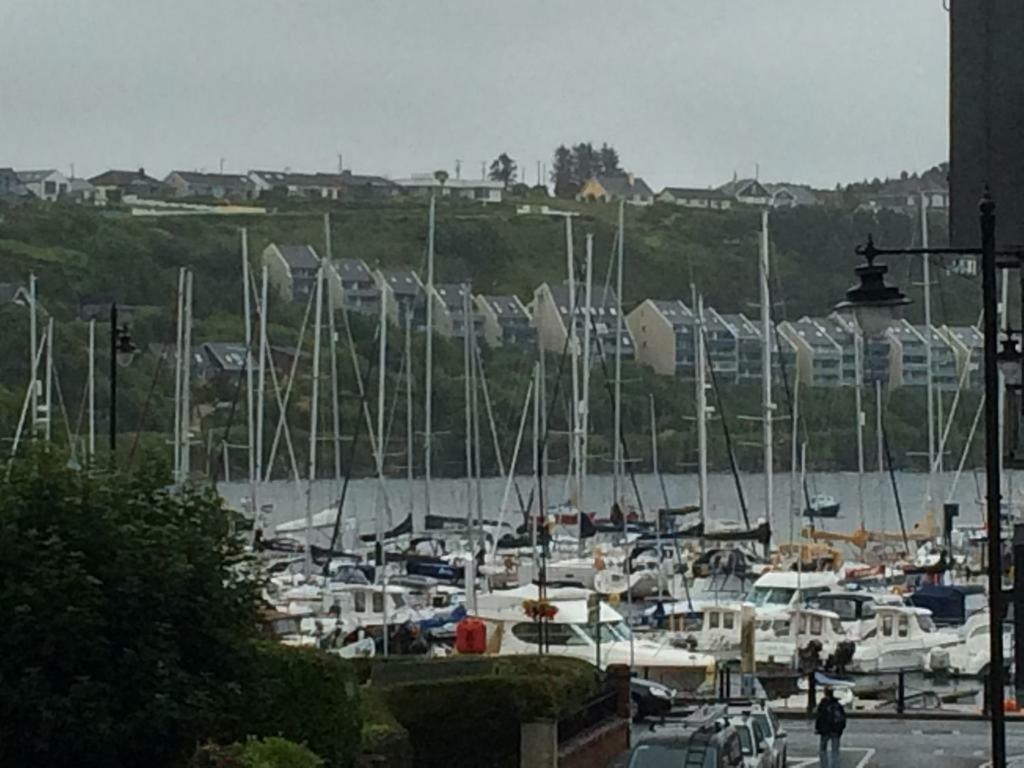 Luxury Town Centre Apartment Kinsale Bagian luar foto